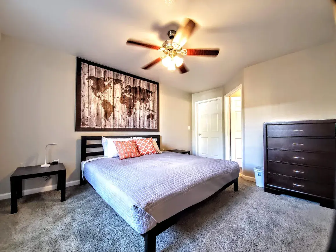Furnished apartment with flexible weekly terms for traveling employees